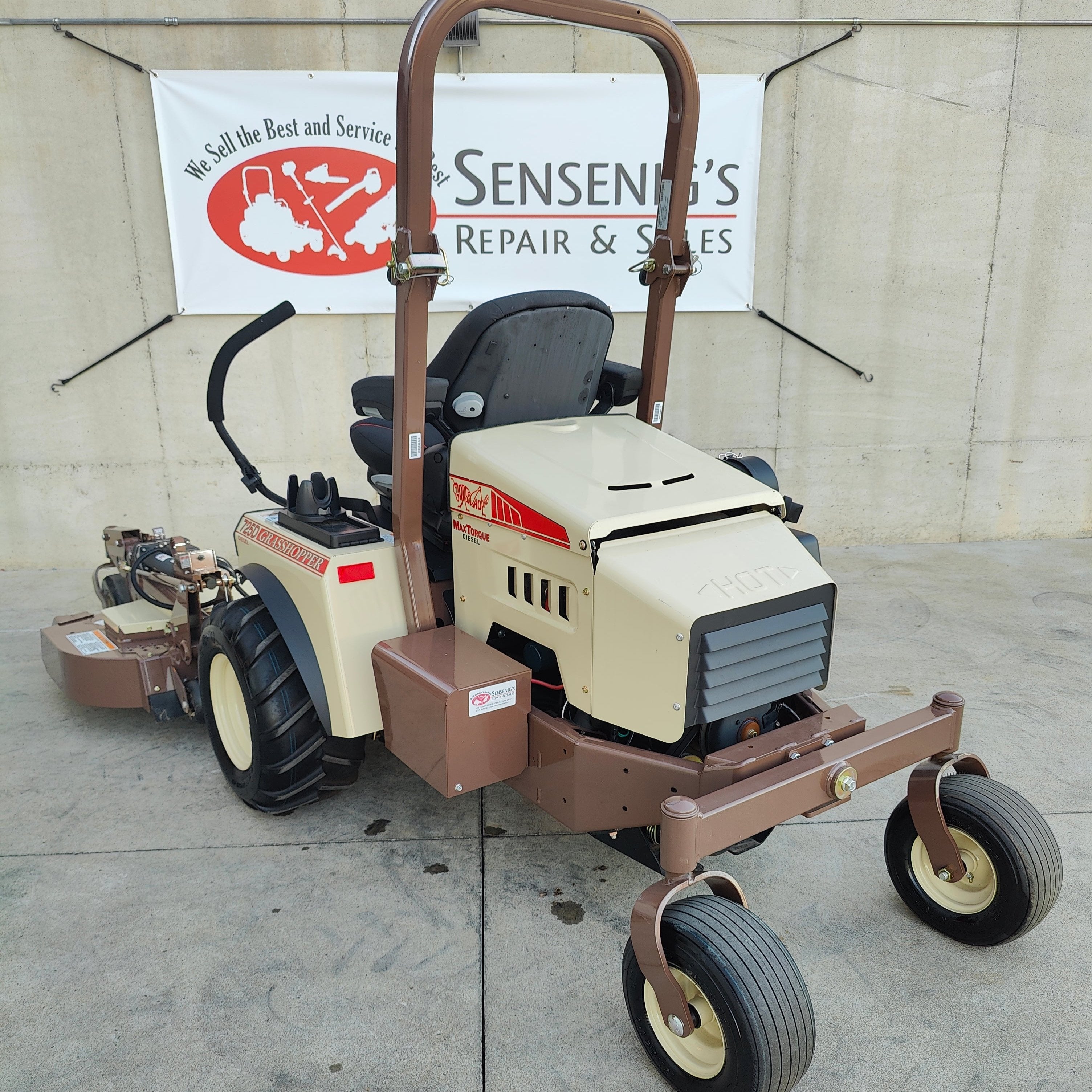 Grasshopper 725D Front Mount Zero Turn Mower w/ 61