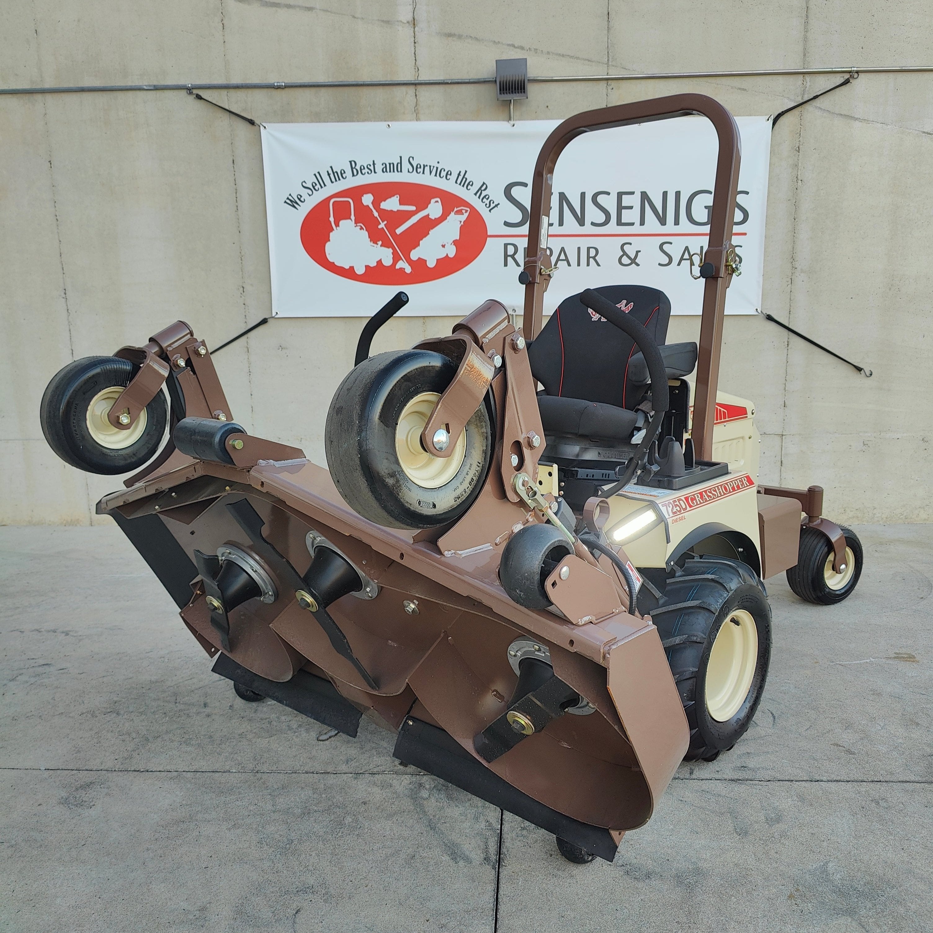 Grasshopper 725D Front Mount Zero Turn Mower w/ 61