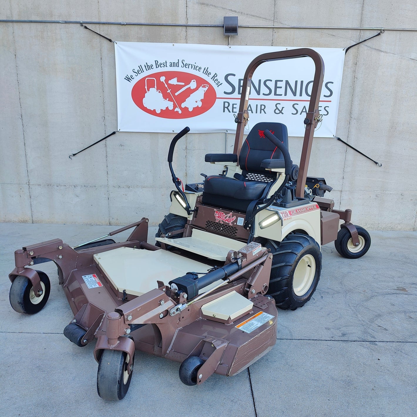 Used Zero Turn Mower For Sale - 2022 61" 729B Grasshopper Front Mount w/ 29hp Vanguard Engine